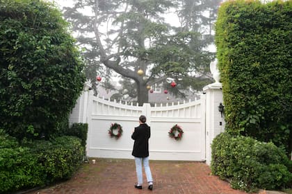 El frente de la propiedad de los Reiner, en Brentwood, Los Angeles