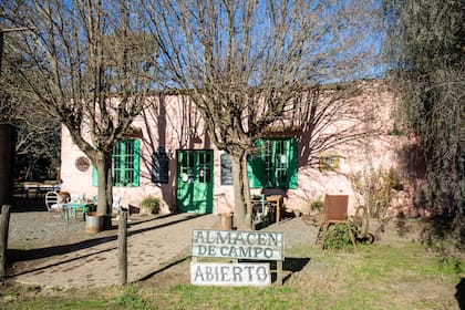 El frente del almacén que Romina y Fabián compraron en 1998.