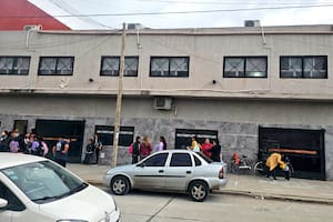 Una adolescente apuñaló en la cabeza a una compañera porque creyó que se reía de ella