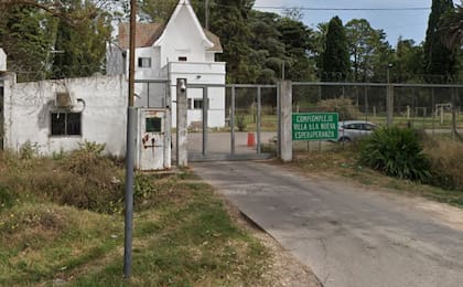 El frente del Complejo Villa Nueva Esperanza