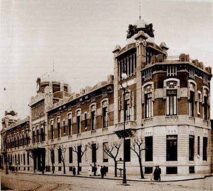 El frente del Hospital Español que construyó García Núñez. Fue parcialmente demolido en 1967.