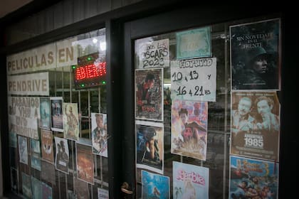 El frente del local de New Zonic, un bastión cultural en Bariloche.