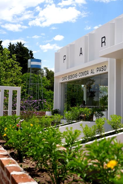 El frente del local, ubicado sobre la RN 8