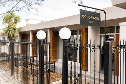 El frente del restaurante Colorado, sobre la calle Arellano.
