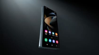 El frente del Samsung Galaxy Z Fold4, con su pantalla externa de 6,2 pulgadas