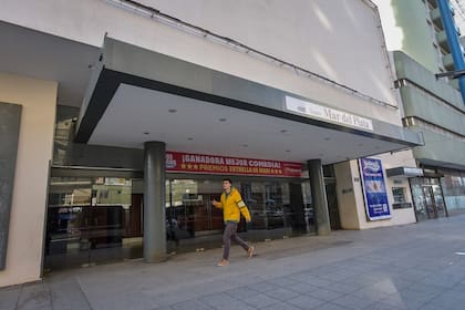 El frente del Teatro Mar del Plata, que actualmente no tiene obras en cartel