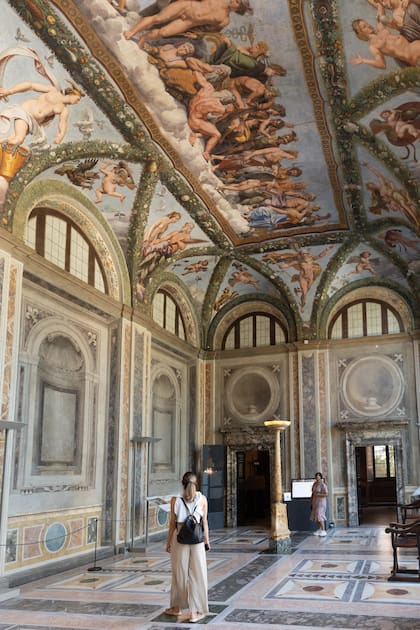 El fresco la Loggia de Psiche de Rafel decora el ingreso a la Villa Farnesina