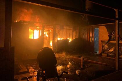 El fuego ataca la casa de Diego Reinhold