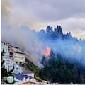 Se desató un incendio forestal muy cerca del Centro Cívico de Bariloche