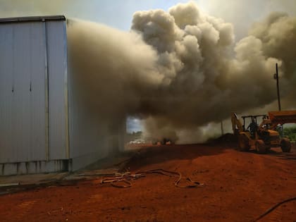 El fuego comenzó ayer y hoy continuaban las tareas de control