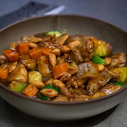 "El fuego debe estar siempre fuerte y el wok bien caliente".