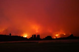 El incendio en el Parque Nacional Los Alerces sigue descontrolado y ya llegó a Cholila