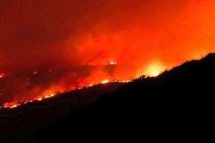 El fuego no da tregua en La Cumbre