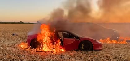 El fuego se expandió rápidamente como consecuencia del terreno en el que circulaba con el Ferrari