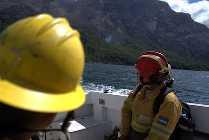 El fuego se mantiene activo también en el Parque Nacional Los Alerces
