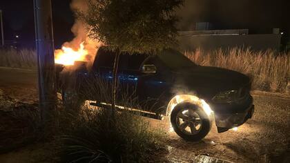 El fuego se originó desde una cubierta delantera y una trasera