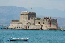 La joya del Peloponeso y primera capital de Grecia que hay que visitar