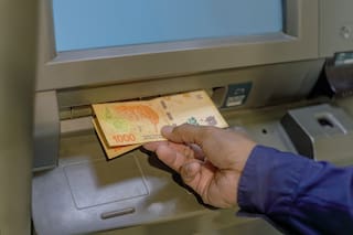 Así funcionan los bancos, supermercados y transportes este lunes feriado