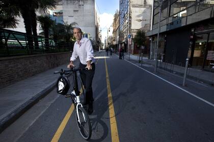 El funcionario porteño señaló que se construirán más contracarriles y bicisendas