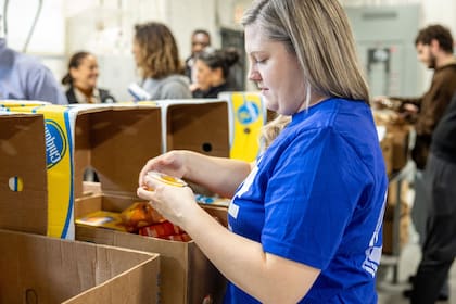 El funcionario señaló que los titulares de SNAP en Chicago pueden acudir a un banco de alimentos