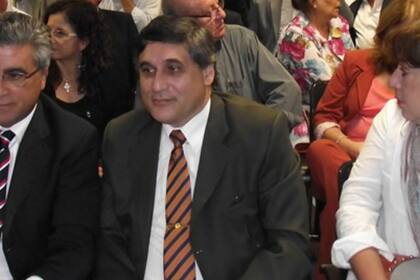 El funcionario será investigado por el probable doble cobro de haberes