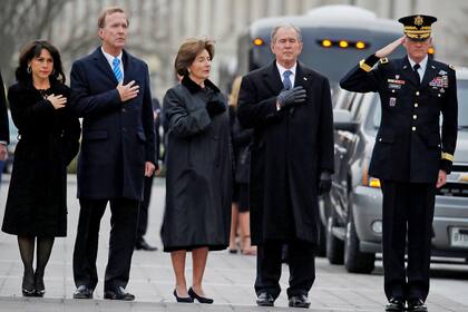 La familia Bush en el funeral