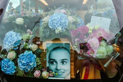 El funeral de la cantante tuvo lugar en su cuidad natal, el Irlanda