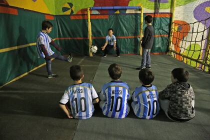 El furor por Messi seguía intacto, ayer, en el cumpleaños de Luciano Eisenstein