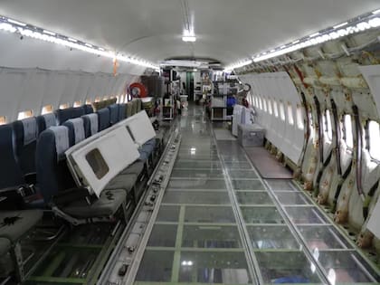 El fuselaje conserva parte del mobiliario original, como varias butacas que Campbell reutilizó en el sector del living