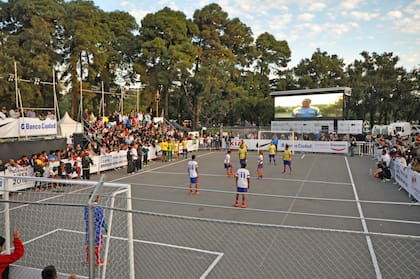 El fútbol callejero es una disciplina que se juega sin árbitro donde el comportamiento también define el resultado.