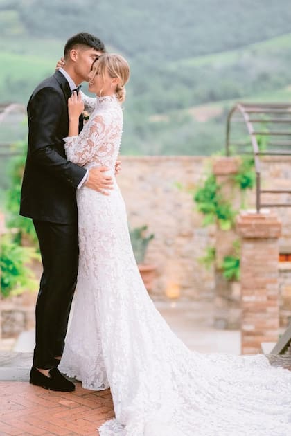 El futbolista argentino y la modelo italiana hicieron pública su relación en junio de 2022, tras la final de la Copa Italia.