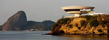 El futurista Museo de Arte Contemporáneo de Niteroi vale la pena la hora de traslado desde la zona sur