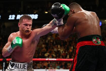 El futuro boxístico del Canelo apunta a una pelea unificatoria con Demetrious Andrade (26-0, 16 KO), campeón mundial OMB