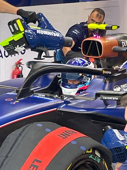 El FW43, a la espera de una salida a la pista; a diferencia de otros equipos, Williams dejó sin uso un juego de neumáticos intermedios, que puede resultar valioso para el final de la carrera en caso de que intervenga el auto de seguridad, algo muy probable en Singapur.