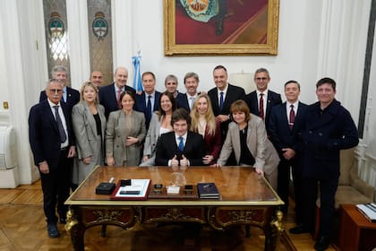 El gabinete, a pleno, con Milei, antes del informe de Adorni en el Congreso