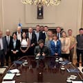 Milei se plantó ante sus ministros y dio un “fuerte respaldo” a Adorni pese al malestar interno
