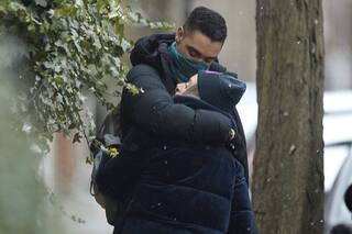 Quién es la mujer que conquistó al galán de Bridgerton, Regé-Jean Page