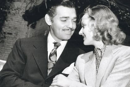 El galán se enamoró de Lombard cuando ella lo rechazó con la icónica frase "¿Quién te crees que eres, Clark Gable?"