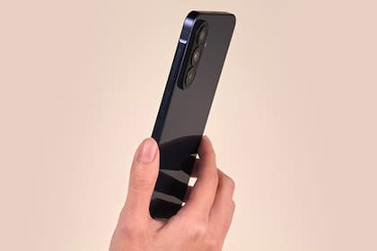 El Galaxy A57 5G tiene una batería de 5000 mAh, una pantalla de 6,7 pulgadas a 120 Hz y un grosor de 6,9mm