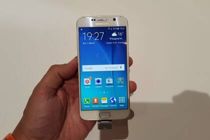 El Galaxy S6 tiene una pantalla de 5,1 pulgadas y resolución QHD (2560 x 1440 pixeles)