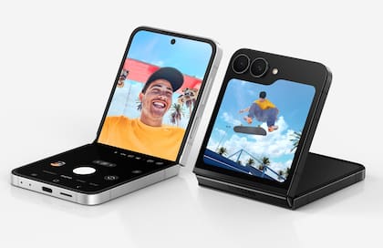 El Galaxy Z Flip7 FE de Samsung mantiene el diseño de los últimos años y es la opción más económica de los dos plegalbles presentados este año