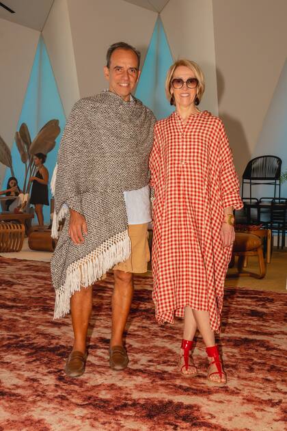 El galerista Juan Álvarez Márquez y la diseñadora de interiores francesa Odile Texier, invitada a la semana de diseño en Punta del Este