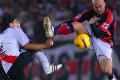 El Gallego Sebastián Méndez y sus encontronazos con Radamel Falcao en los clásicos San Lorenzo-River