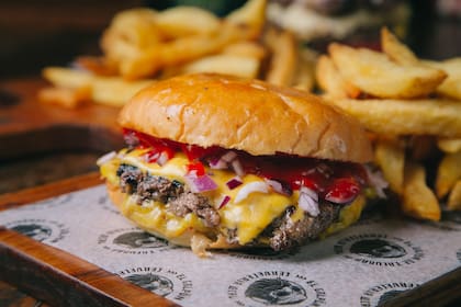 El Galpón de Tacuara ofrece 16 modelos de hamburguesas diferentes hechas de roast beef y tapa de asado (Foto: Gentileza El Galón de Tacuara)