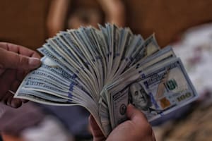 Fue al supermercado en California y ganó 32 millones de dólares: la tienda de la suerte que lo volvió rico