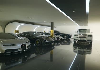 El garage de la mansión de Cristiano Ronaldo con su flota de autos