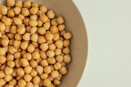 El garbanzo contiene fibra, potasio, vitamina C y vitamina B6