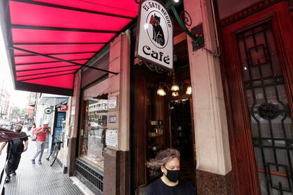 El Gato Negro, un café histórico de la Avenida Corrientes
