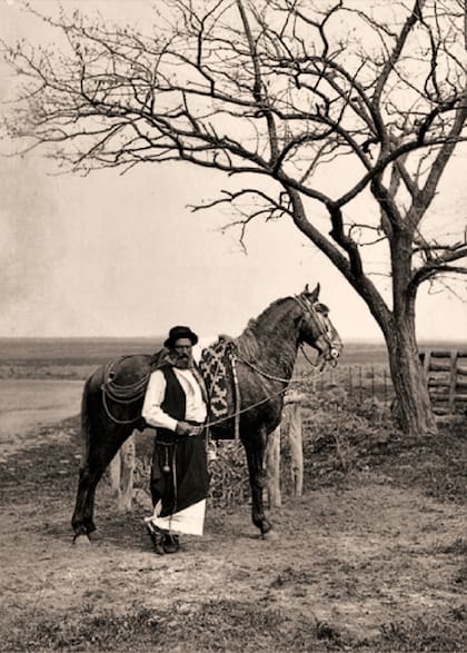 El gaucho, arquetipo de nuestra nacionalidad, en la foto de Francisco Ayerza