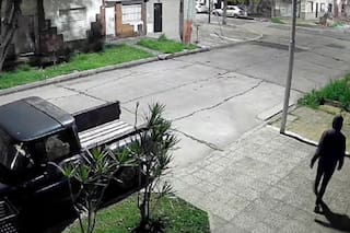 Balearon a un gendarme al que le quisieron robar el auto cuando llegaba a su casa en el conurbano